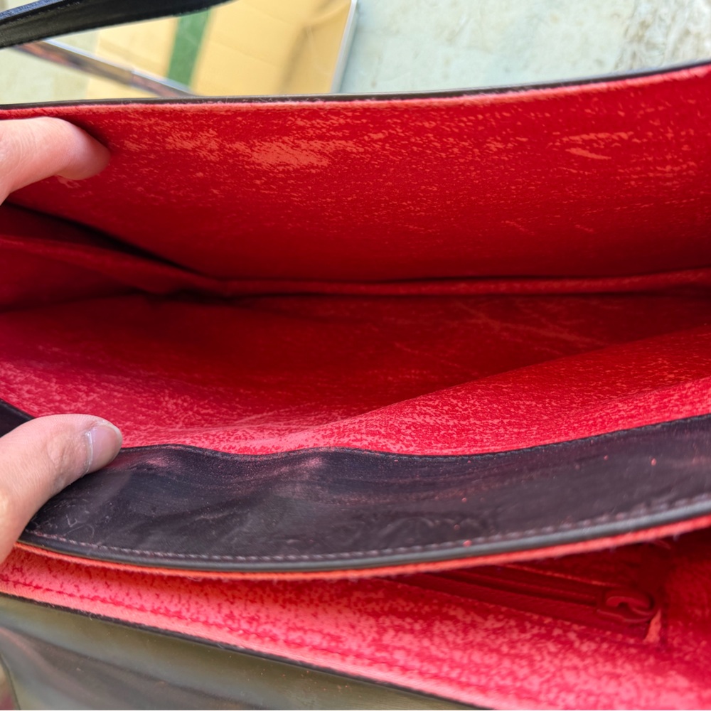 Celine Vintage Shoulder Bag W/ Dry Peeling Inside - Picture 11 of 14